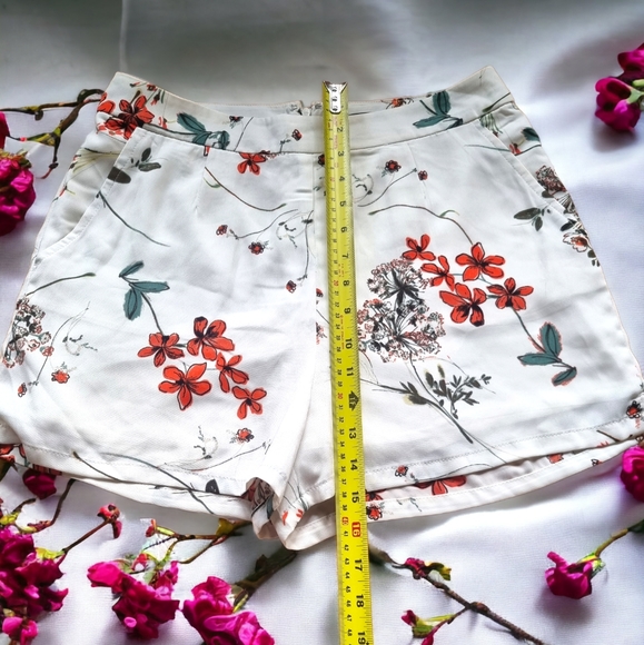 Dynamite Lightweight Floral Shorts - Picture 4 of 9